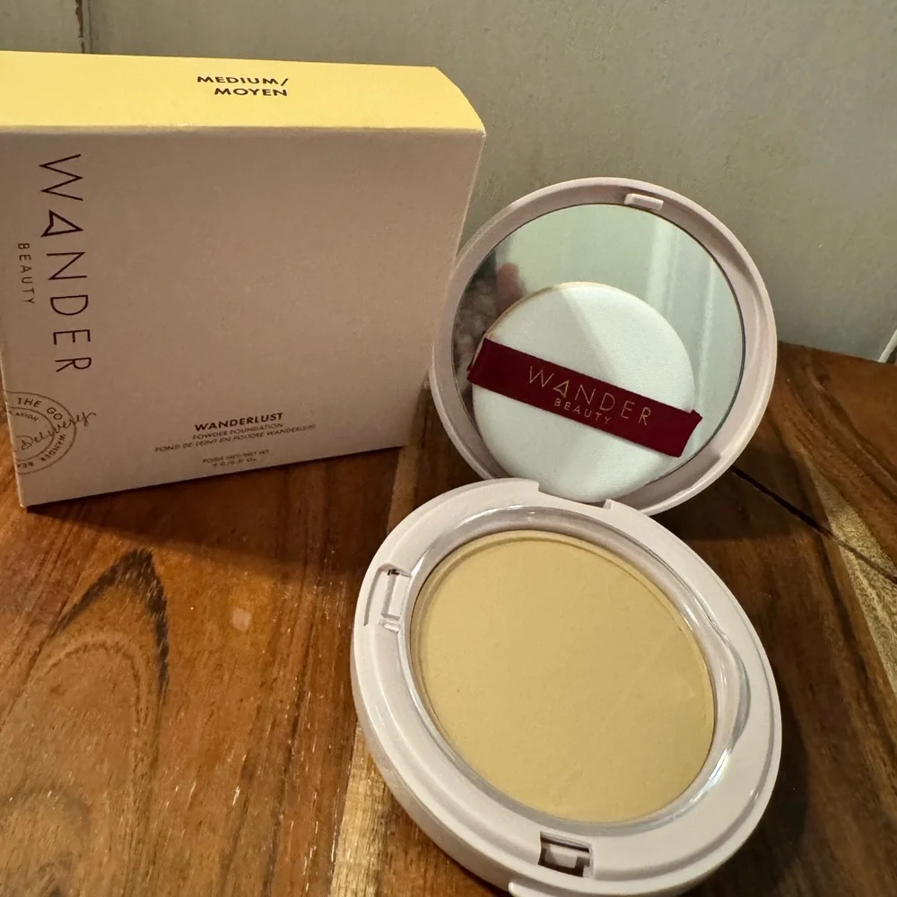 Wanderlust Powder Foundation - Picture 4 of 6